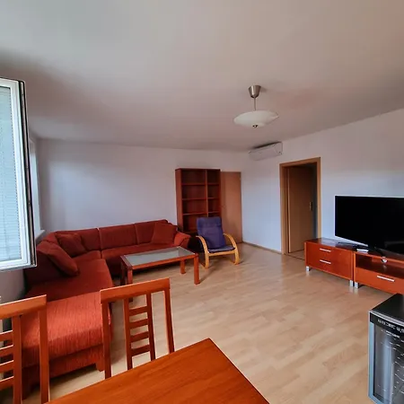 3 Near The Train Station And Center * Pressburg